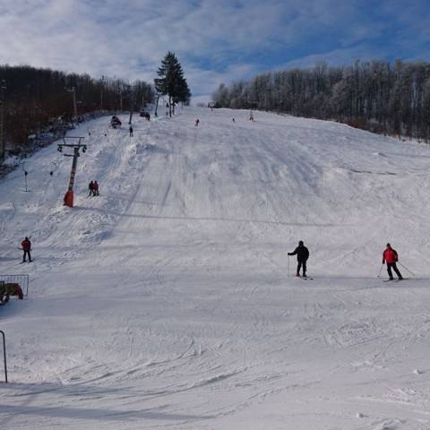 Dňa 23.1.2018 sú vleky v prevádzke v oboch strediskách.