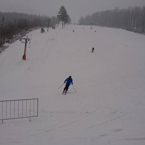 Dňa 24.1.2018 sú vleky v prevádzke v oboch strediskách.