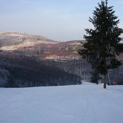 Dňa 26.1.2018 sú vleky v prevádzke v oboch strediskách.