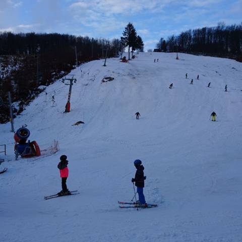 DŇA 3.1.2018 BUDÚ VLEKY V PREVÁDZKE OD 9:00 DO 16:00.