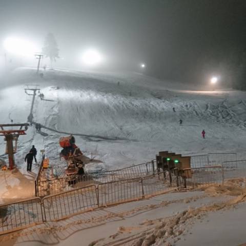 Dňa 9.2.2018 v prevádzke Pezinská Baba aj Zochova chata.