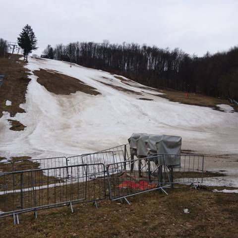 Prevádzka vlekov v sezóne 2018 – 2019 bola ukončená.