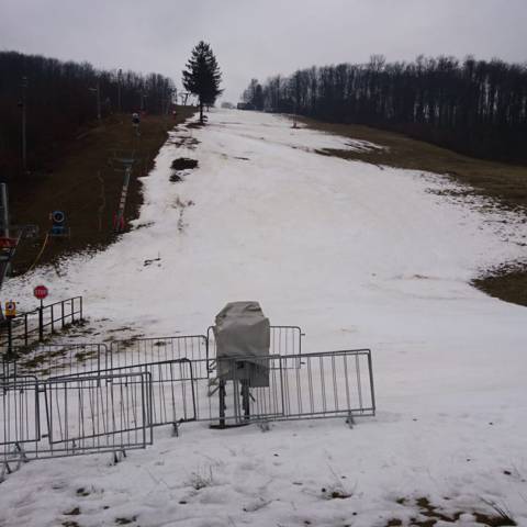 Prevádzka vlekov je prerušená až do odvolania.