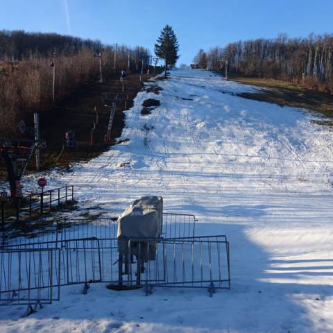 Prevádzka vlekov je prerušená až do odvolania.