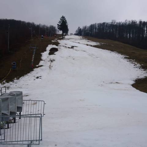 Prevádzka vlekov je prerušená až do odvolania.