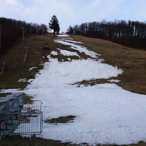 Prevádzka vlekov je prerušená až do odvolania.