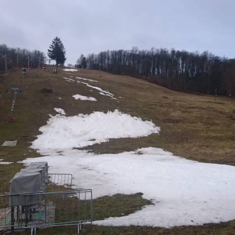 Prevádzka vlekov je prerušená až do odvolania.