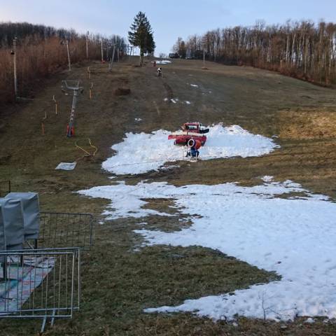 Prevádzka vlekov je prerušená až do odvolania.