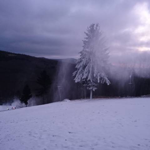 Prevádzka vlekov je prerušená až do odvolania.