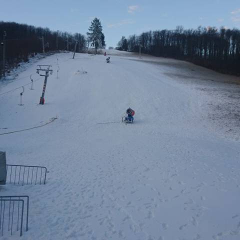 Prevádzka vlekov je prerušená až do odvolania.