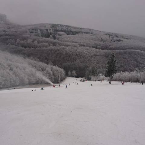 V prevádzke Pezinská Baba aj Zochova chata.