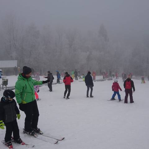 Dnes 4.1.2020 na Zochovej chate v prevádzke pás a lanový vlek.
