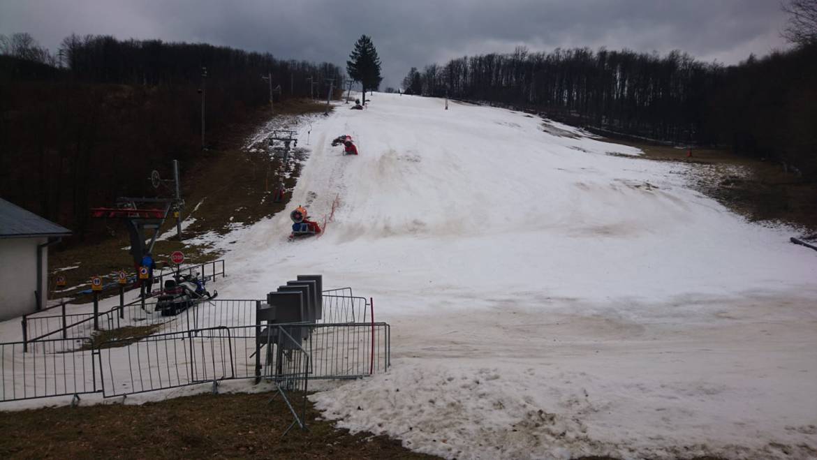 Prevádzka vlekov na Pezinskej Babe aj Zochovej chate je prerušená až do odvolania.