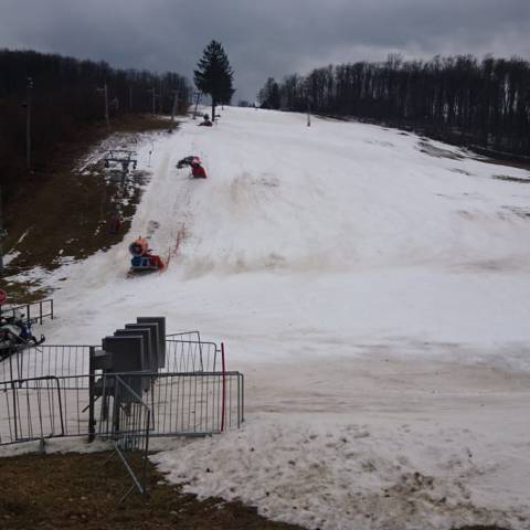 Prevádzka vlekov na Pezinskej Babe aj Zochovej chate je prerušená až do odvolania.