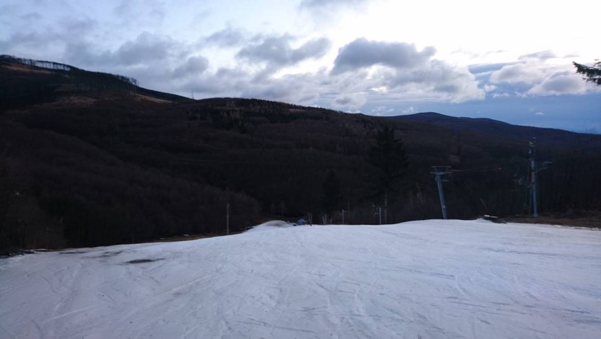 Prevádzka vlekov v oboch strediskách je prerušená až do odvolania.