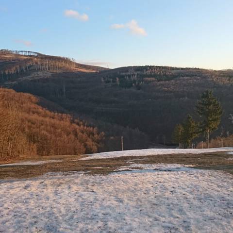 Prevádzka vlekov v oboch strediskách je prerušená až do odvolania.