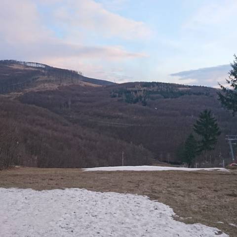 Prevádzka vlekov v oboch strediskách je prerušená až do odvolania.