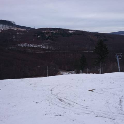 Prevádzka vlekov v oboch strediskách je prerušená až do odvolania.