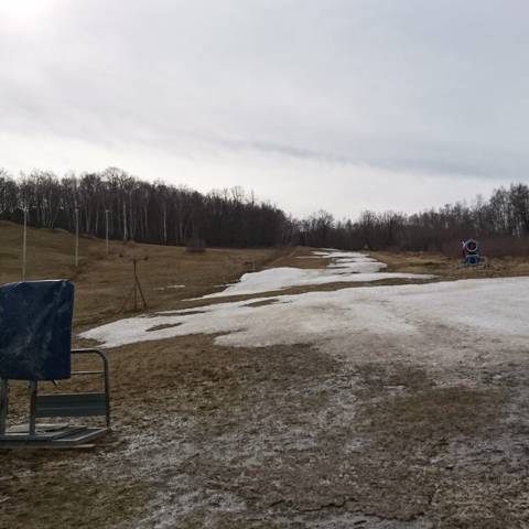 Prevádzka vlekov v oboch strediskách je prerušená až do odvolania.