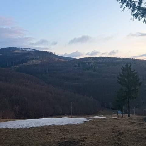 Prevádzka vlekov v oboch strediskách v tejto sezóne bola ukončená.