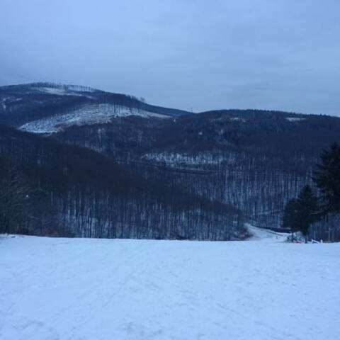 Celková výška prírodného snehu nepresahuje 3 cm.