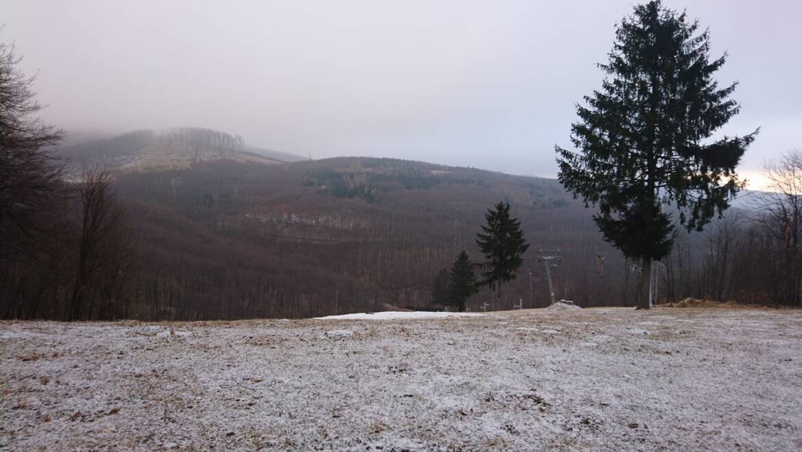 Znovu sa ochladilo a napadol jemný poprašok snehu.