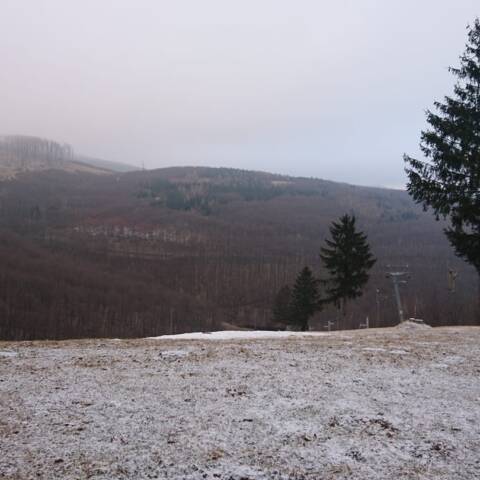 Znovu sa ochladilo a napadol jemný poprašok snehu.