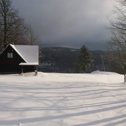 Do dnešného rána napadlo do 6 cm snehu.