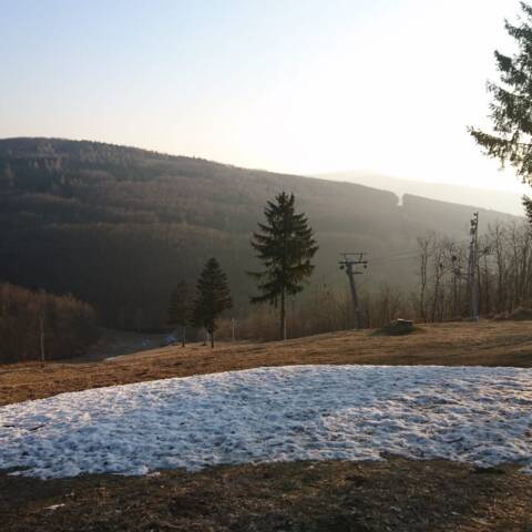 Aj dnes ráno je stále mrazivo.