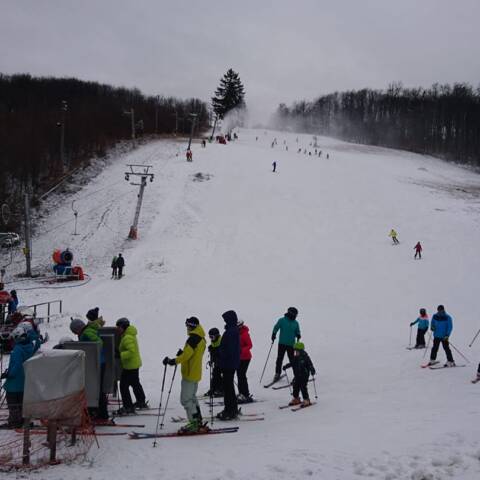 Denná prevádzka v oboch strediskách.