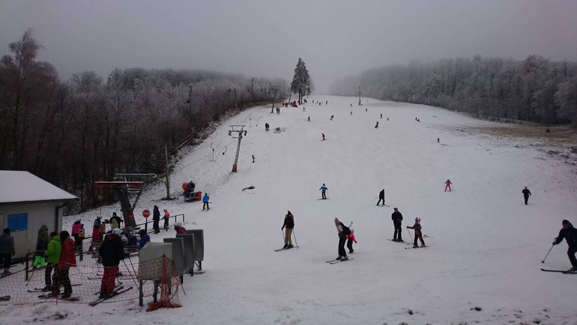 Denná prevádzka v oboch strediskách.