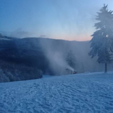 Technicky zasnežujeme svah pri vleku DOUBLE.