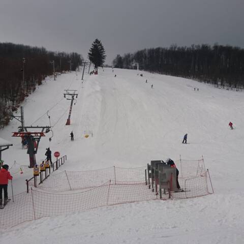 Obe strediská sú v prevádzke denne.