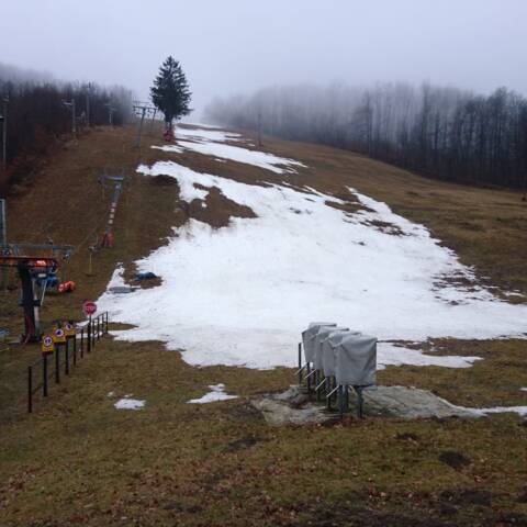 Prevádzka vlekov zatiaľ stále prerušená.