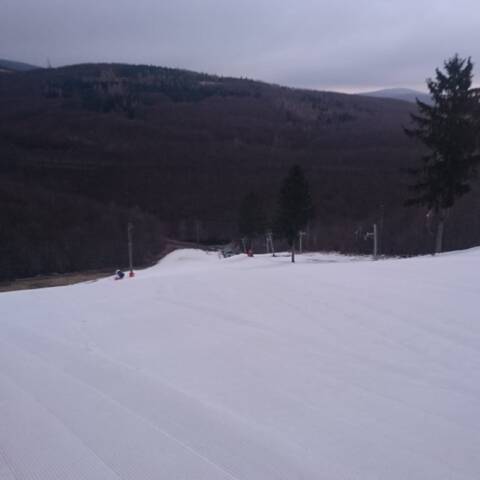 Prevádzka vlekov je zatiaľ v oboch strediskách.