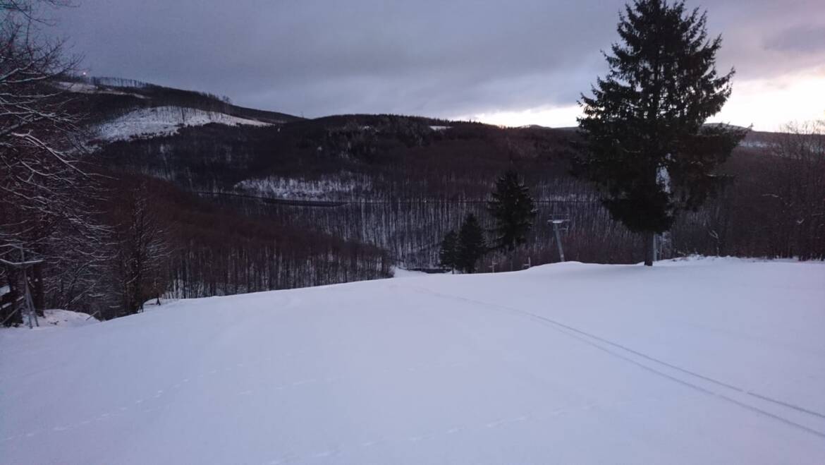 Both resorts are open daily.