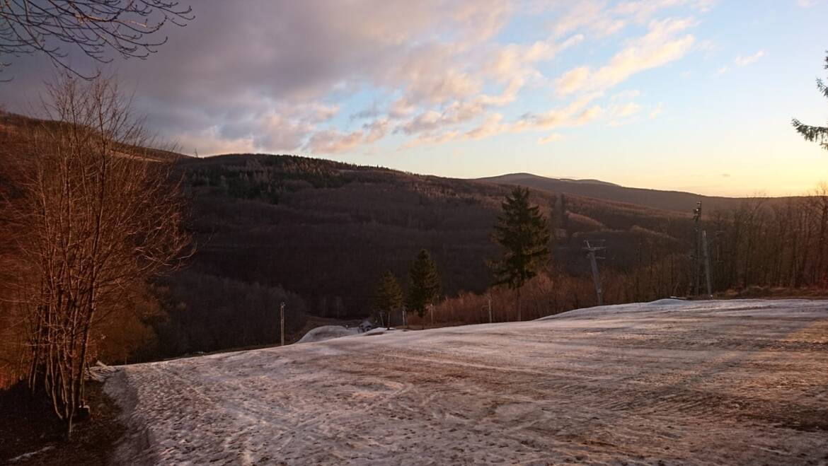 The operation of the lifts is interrupted in both centers.