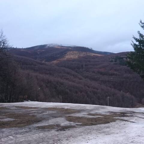 Prevádzka vlekov je prerušená v oboch strediskách.