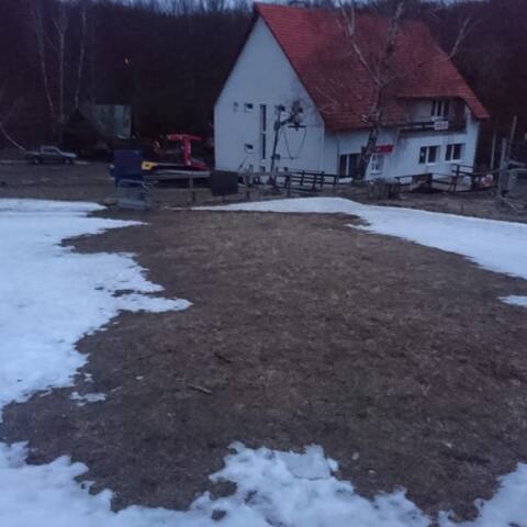 Prevádzka vlekov je prerušená až do odvolania.