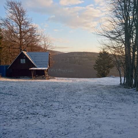 Prevádzka vlekov v oboch strediskách v tejto zimnej sezóne bola ukončená.