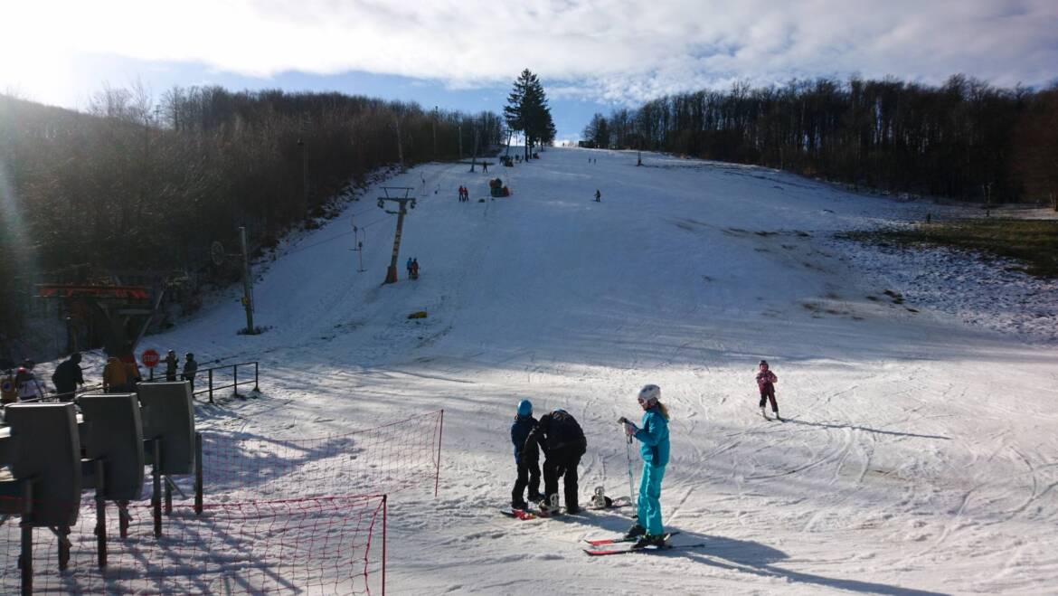 Denná prevádzka v oboch strediskách.