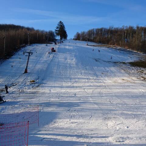 Stále lyžujeme na technickom snehu.