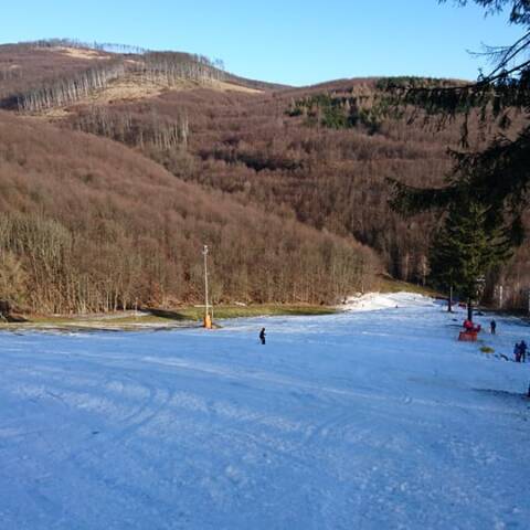 Lyžujeme aj napriek vysokým teplotám.