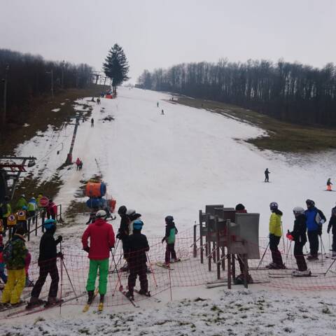 Denná prevádzka v oboch strediskách.