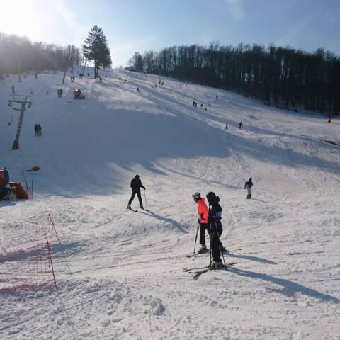 Prevádzka v oboch strediskách.