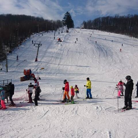 Prevádzka v oboch strediskách.