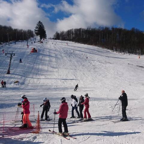 Prevádzka v oboch strediskách.