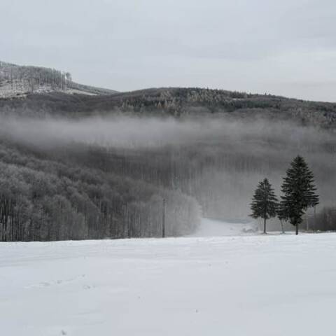 Na Pezinskej Babe opäť sneží.