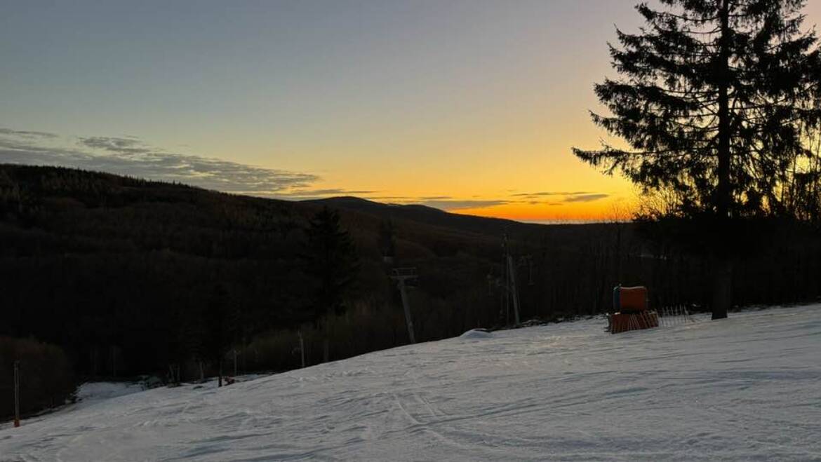 The operation of the lifts in both centers is interrupted.