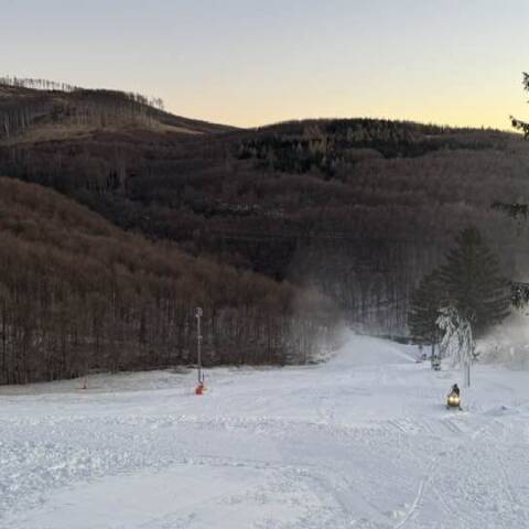 Dnes znovu začíname na Pezinskej Babe večerným lyžovaním.
